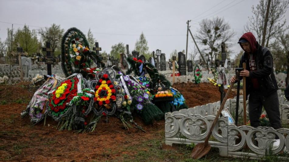 "Un chagrin indicible" : une Ukrainienne enterre son fils et son mari apr&egrave;s des frappes russes