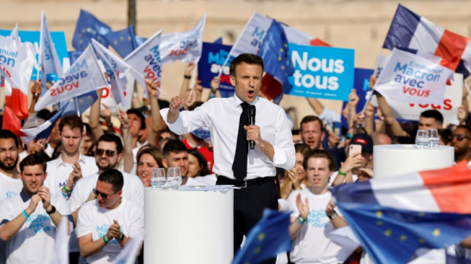 Macron promet un Premier ministre "directement charg&eacute; de la planification &eacute;cologique" 