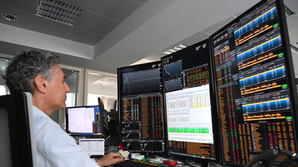 Borsa: Milano fiacca con lo stacco cedole, in luce Stellantis