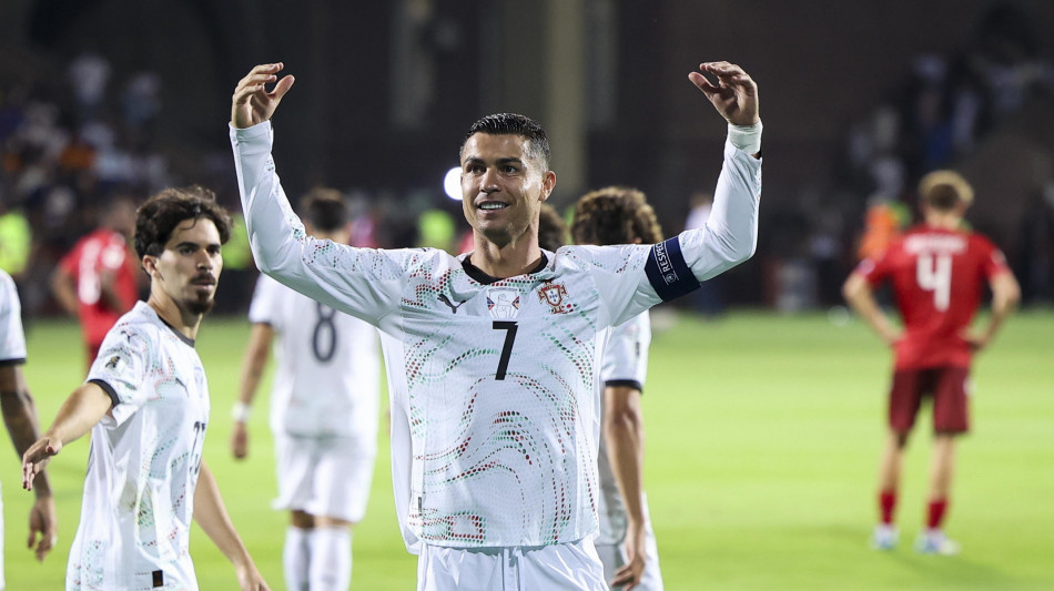 ++ Cristiano Ronaldo è il primo calciatore miliardario ++