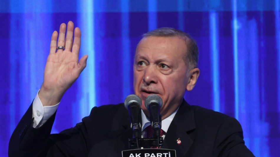 Turquie: Erdogan, souffrant, r&eacute;appara&icirc;t en direct &agrave; la t&eacute;l&eacute;vision