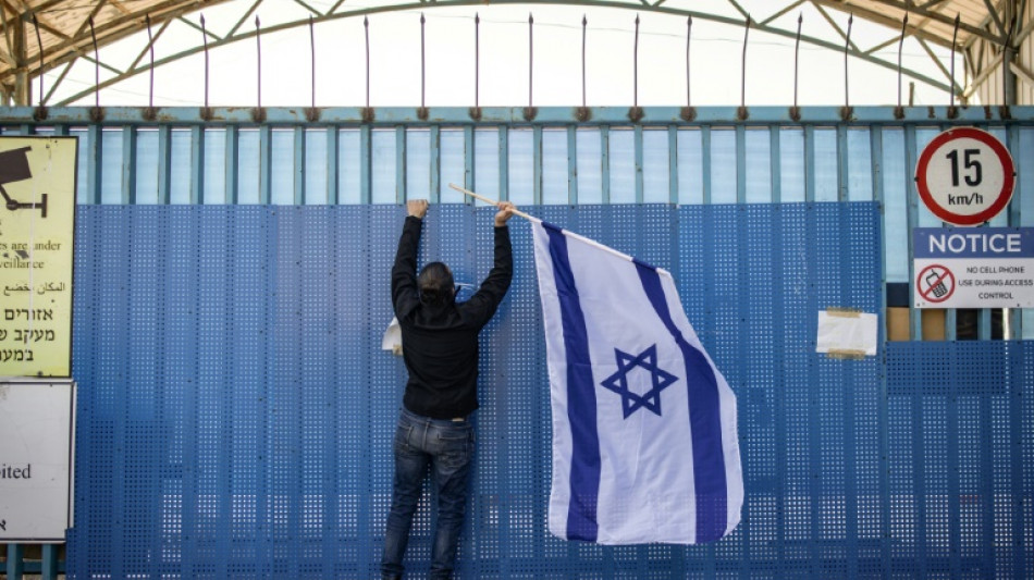 Israel pro&iacute;be atividades da ag&ecirc;ncia da ONU para refugiados palestinos
