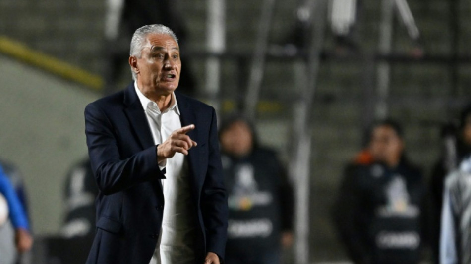 Tite passa mal e &eacute; internado ap&oacute;s jogo do Flamengo em La Paz