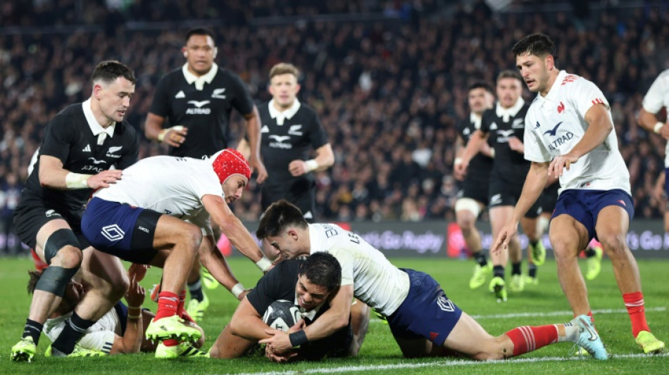 Rugby: un XV de France amoindri si proche mais si loin des All Blacks 