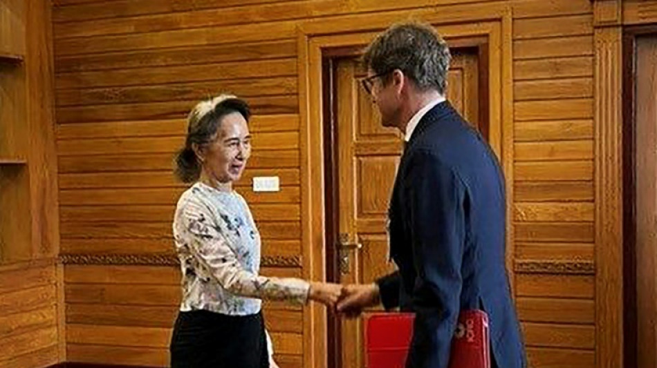 Detained Suu Kyi meets Red Cross official in Myanmar: president office