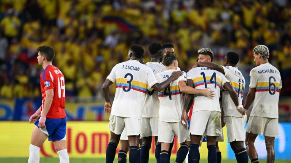 Col&ocirc;mbia goleia lanterna Chile (4-0) e alcan&ccedil;a Argentina na lideran&ccedil;a das Eliminat&oacute;rias