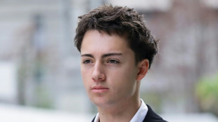 Singapur multa a joven franc&eacute;s por lamer una pajita y devolverla al dispensador