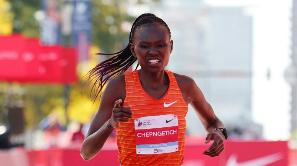 Queniana Ruth Chepngetich bate recorde mundial feminino da maratona com vit&oacute;ria em Chicago
