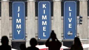 Gigantes de medios de EEUU ceden a presiones de Trump por cálculo económico