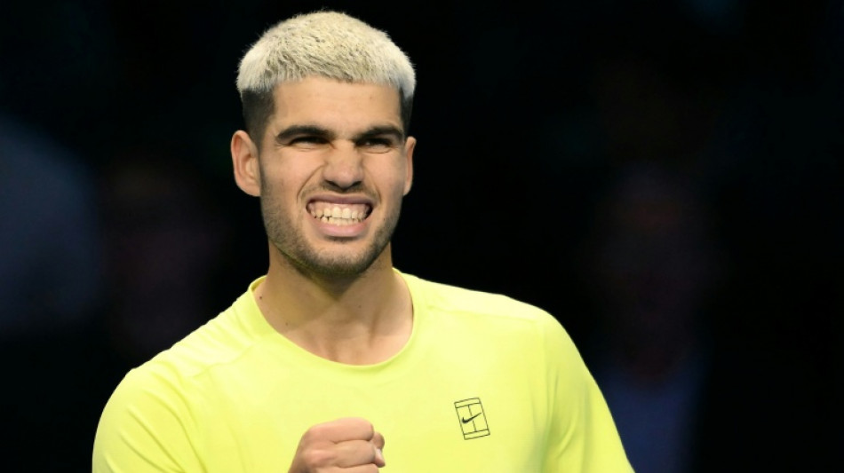 Alcaraz no ATP Finals com vit&oacute;ria convincente sobre De Mi&ntilde;aur