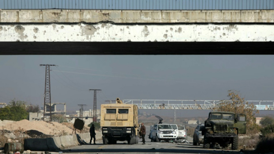 Regime s&iacute;rio perde controle total da cidade de Aleppo, diz ONG
