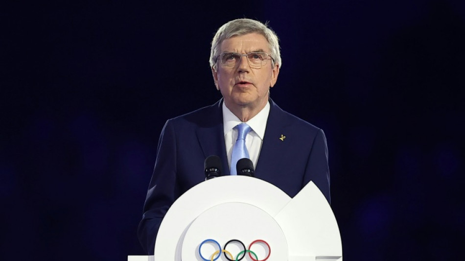 Bach diz que Paris-2024 foi 'sensacional'; Tom Cruise passa bast&atilde;o para Los Angeles-2028