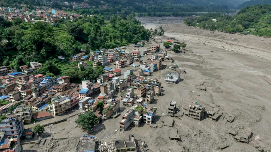 Search for 1,000 missing after deadly Nepal-Tibet floods