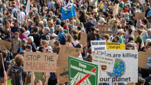 Tausende Menschen protestieren in der Schweiz f&uuml;r mehr Klimagerechtigkeit