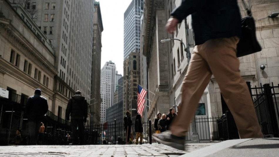 Wall Street timidement au-dessus de l'&eacute;quilibre &agrave; la veille de la Fed