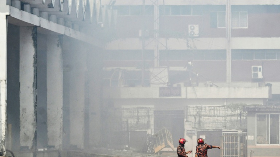 Brand zerstört Frachtkomplex des größten Flughafens von Bangladesch