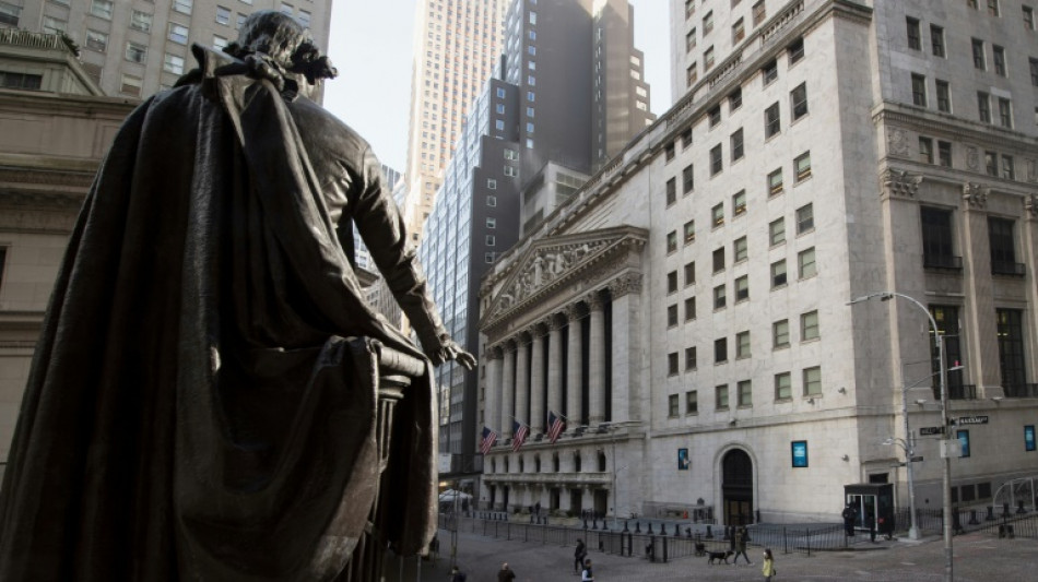 Wall Street ouvre en hausse, s&eacute;duite par le ralentissement de la hausse des salaires