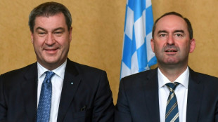 S&ouml;der h&auml;lt in Flugblatt-Aff&auml;re vorerst an Aiwanger als Minister fest