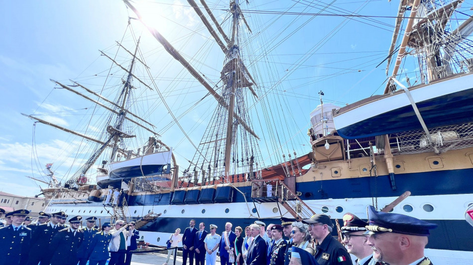 L'Amerigo Vespucci a Livorno, resterà in porto fino all'8 giugno