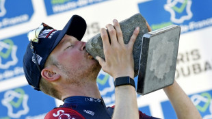 Le Néerlandais van Baarle offre Paris-Roubaix à l'équipe Ineos