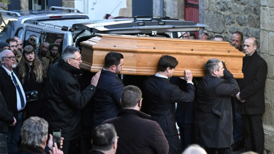 Jean-Marie Le Pen inhum&eacute; dans l'intimit&eacute; dans sa ville natale de la Trinit&eacute;-sur-Mer