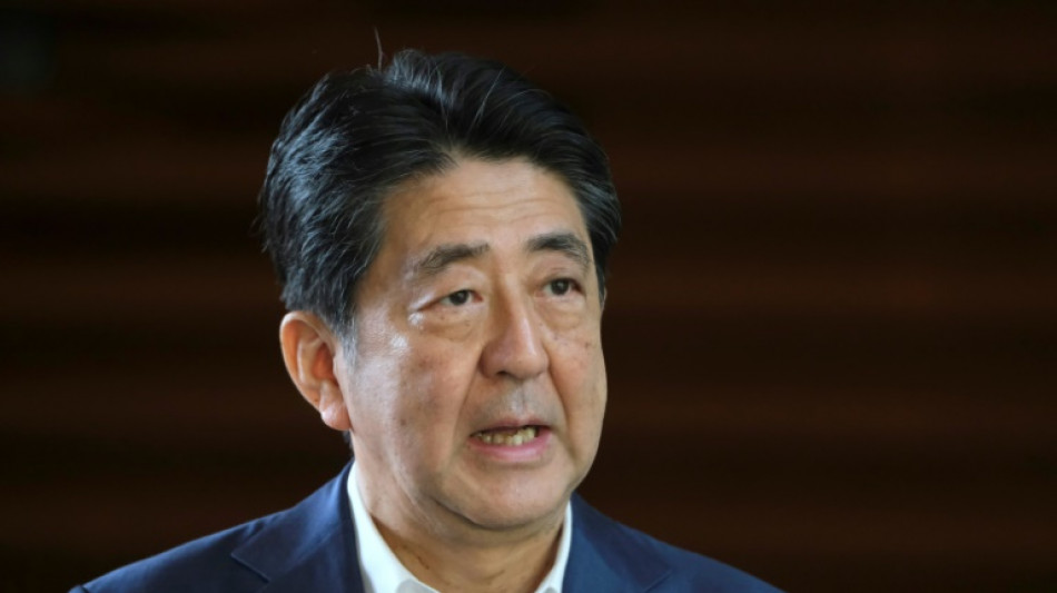 Japon: l'ex-Premier ministre Shinzo Abe attaqu&eacute; en plein meeting, craintes pour sa vie