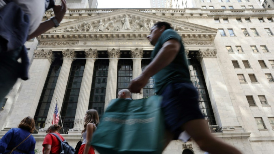 Wall Street ouvre en hausse, le rapport sur l'emploi plut&ocirc;t bien accueilli