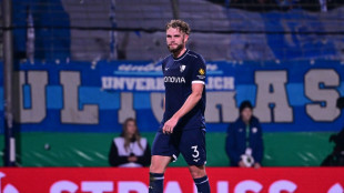 Eigentor und Rot: Strompf verhilft Stuttgart ins Viertelfinale