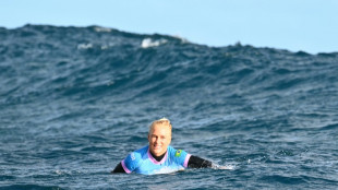 Tatiana Weston-Webb vence e vai &agrave;s semifinais do surfe de Paris-2024