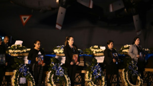Honduras y Guatemala reciben cuerpos de migrantes muertos en un incendio en M&eacute;xico