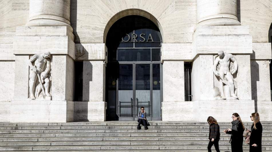 Borsa: Milano chiude in lieve calo, Ftse Mib -0,27%