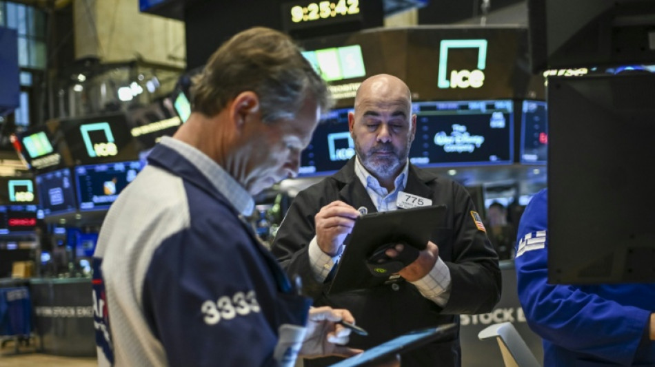 Wall Street en baisse apr&egrave;s des donn&eacute;es sur l'emploi aux Etats-Unis
