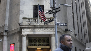 Wall Street apre in calo con dazi, Dj -0,82%, Nasdaq -1,46%