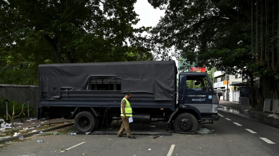 Situation incertaine au Sri Lanka apr&egrave;s la fuite du pr&eacute;sident