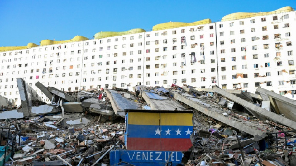 Desabamento de hospital obriga fam&iacute;lias a levarem corpos para necrot&eacute;rio na Venezuela