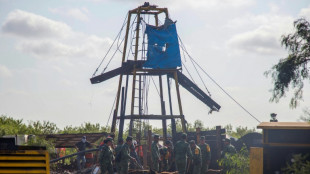 Presidente de México llama a redoblar esfuerzos para rescatar a mineros