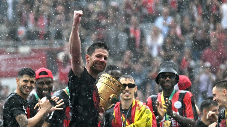 Leverkusen &eacute; recebido com festa ap&oacute;s t&iacute;tulos da Bundesliga e Copa da Alemanha