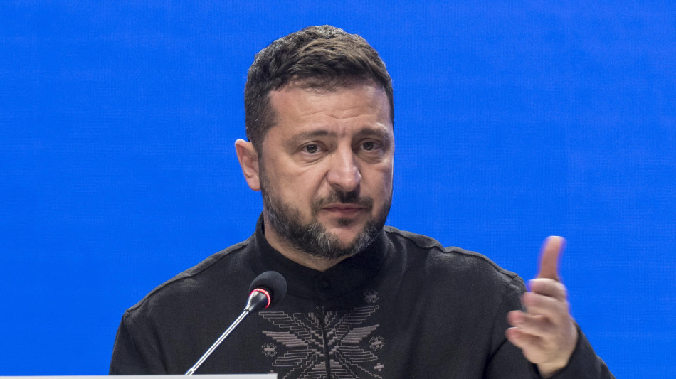 Zelensky, Mosca ha preso di mira il mio aereo anche al ritorno dalla Norvegia