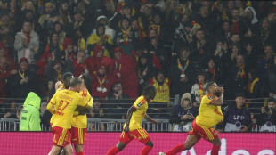 Lens vence por 2 a 1 e tira lideran&ccedil;a do Lyon