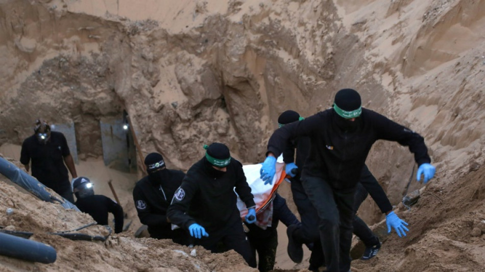 Israël mène des frappes à Gaza, accuse le Hamas d'avoir attaqué ses soldats