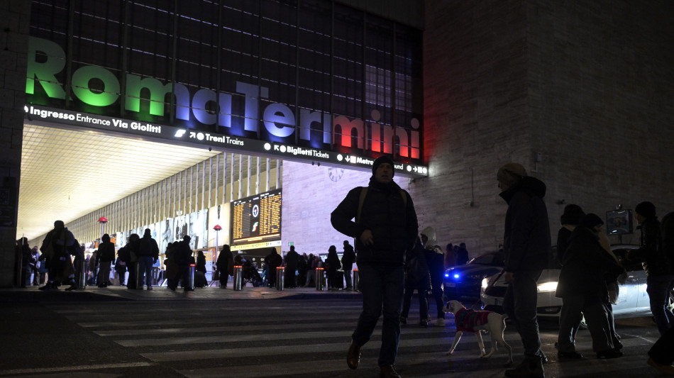 ++ Controlli a Termini, sequestrati 6 milioni di articoli contraffatti ++