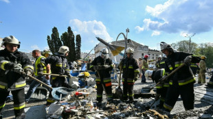 Sigue operación de rescate tras mortífero ataque ruso en el centro de Ucrania