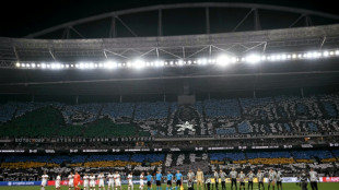 Botafogo anuncia sa&iacute;da do meia franc&ecirc;s El Arouch