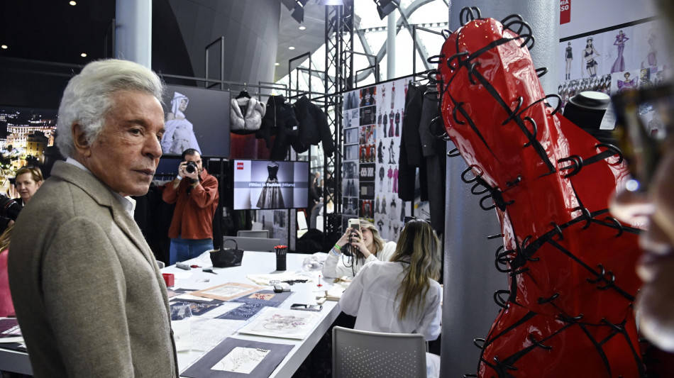 Giancarlo Giammetti rende omaggio a Valentino, '...forever...'