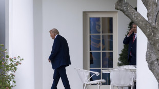 Trump, 'molto arrabbiato con Putin, lo sentirò in settimana'