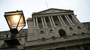 La Banque d'Angleterre rel&egrave;ve son taux &agrave; 2,25%, pr&eacute;voit une r&eacute;cession