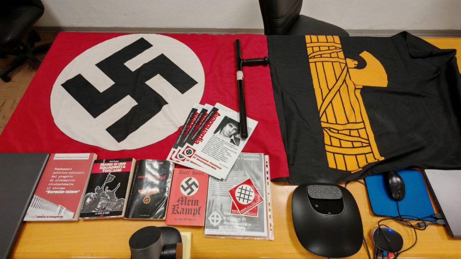 Arrestato 19enne nel Pavese, messaggi nazisti in una chat di scuola