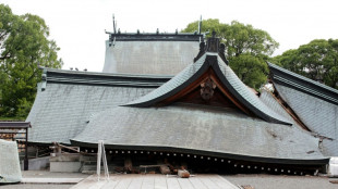 Buscan sobrevivientes tras sismo que mat&oacute; al menos a 13 personas en Jap&oacute;n