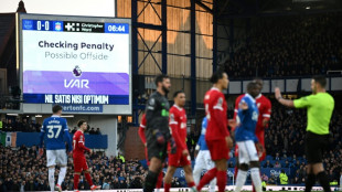 Clubes da Premier League votam a favor da manuten&ccedil;&atilde;o do VAR