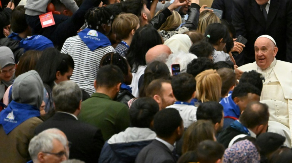 Le pape re&ccedil;oit en audience des r&eacute;fugi&eacute;s arriv&eacute;s gr&acirc;ce aux couloirs humanitaires